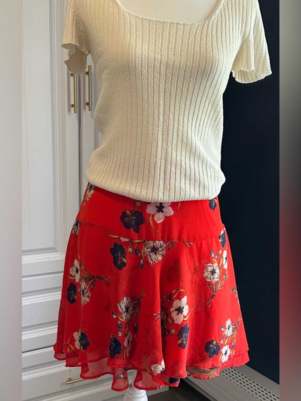 Ladies Old Navy Lined Red Floral A-Line Skirt. Size 8